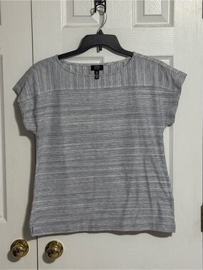 Jones New York Light Gray Striped Short Sleeve Tee